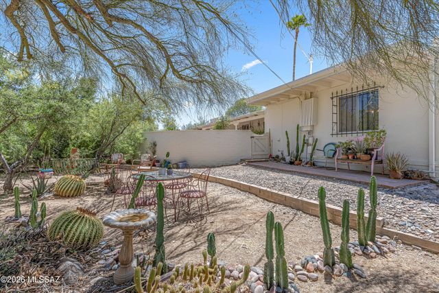 932 W San Martin Drive, Tucson, AZ 85704