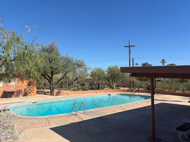 932 W San Martin Drive, Tucson, AZ 85704