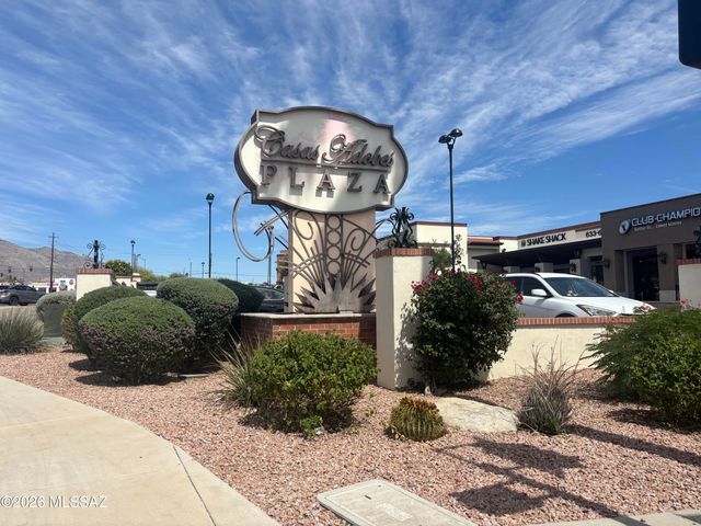 932 W San Martin Drive, Tucson, AZ 85704
