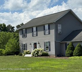 49 Macintosh Drive, Hudson, NY 12534