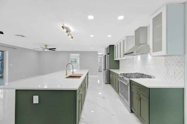 5215 DENVER STREET NE, St Petersburg, FL 33703