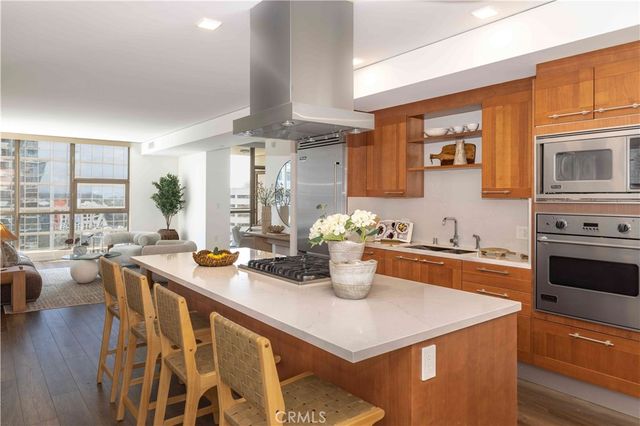 9 MacArthur Place 806, Santa Ana, CA 92707