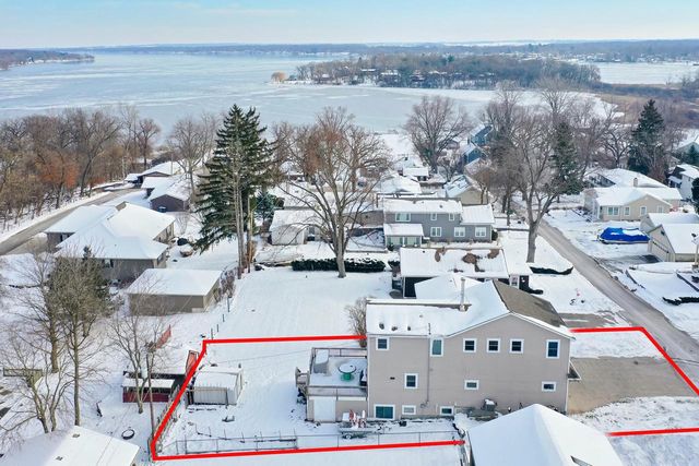 4222 Maple DRIVE, Delavan, WI 53115