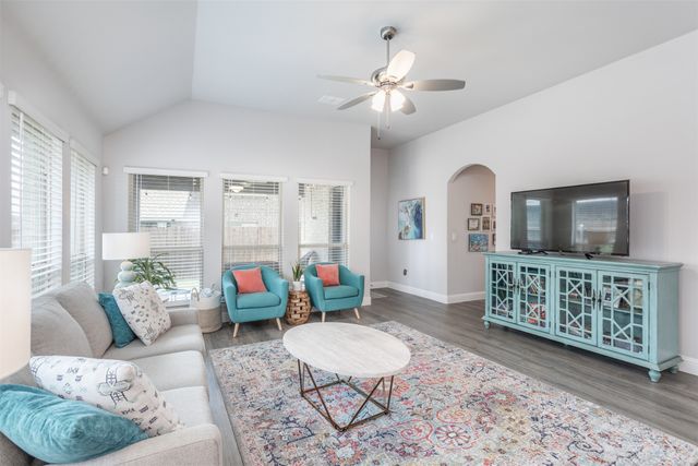 204 Garden Grove Drive, Waxahachie, TX 75165