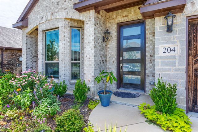 204 Garden Grove Drive, Waxahachie, TX 75165