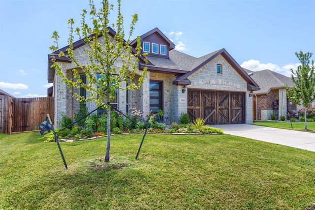 204 Garden Grove Drive, Waxahachie, TX 75165