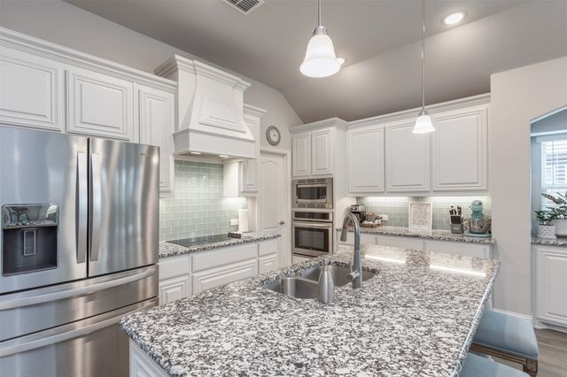 204 Garden Grove Drive, Waxahachie, TX 75165