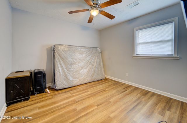 6114 Cooper Chapel Rd, Louisville, KY 40229