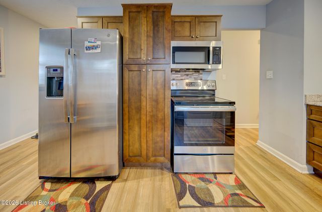 6114 Cooper Chapel Rd, Louisville, KY 40229