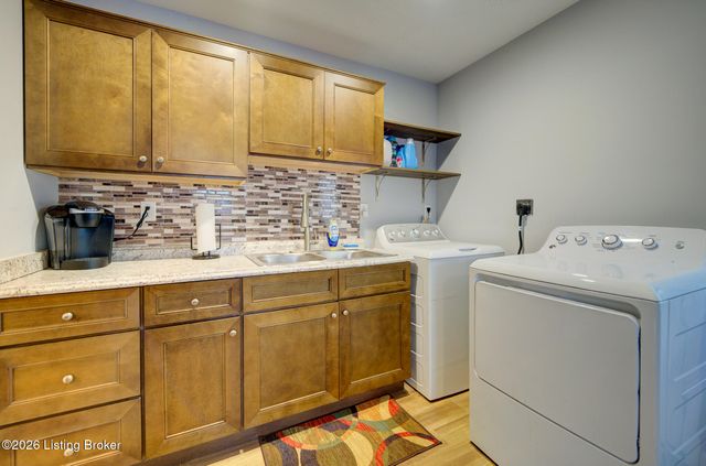 6114 Cooper Chapel Rd, Louisville, KY 40229