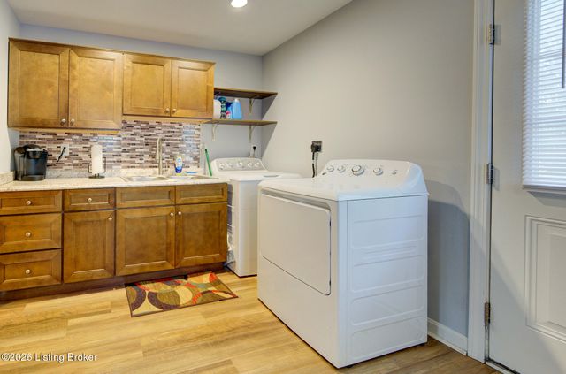 6114 Cooper Chapel Rd, Louisville, KY 40229