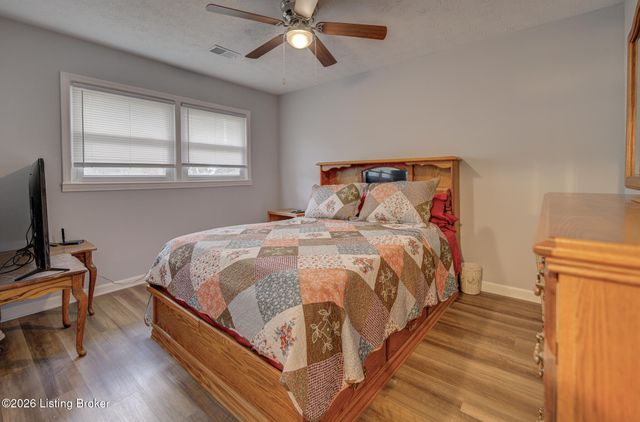 6114 Cooper Chapel Rd, Louisville, KY 40229