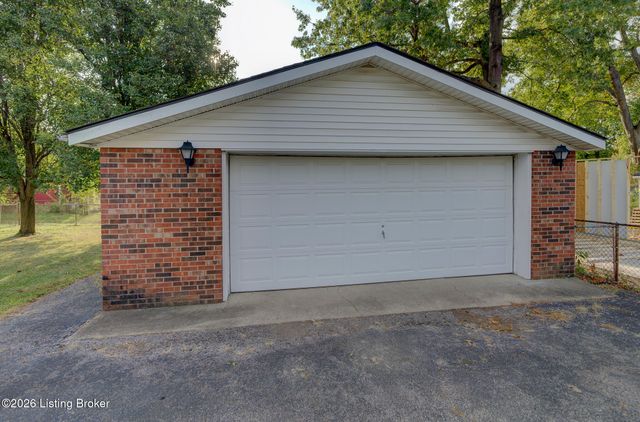6114 Cooper Chapel Rd, Louisville, KY 40229