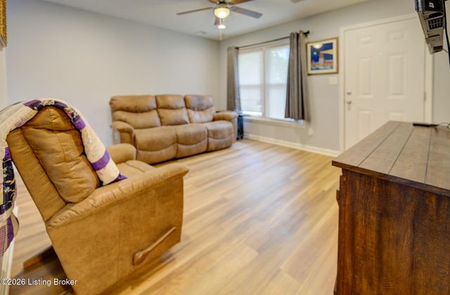 6114 Cooper Chapel Rd, Louisville, KY 40229