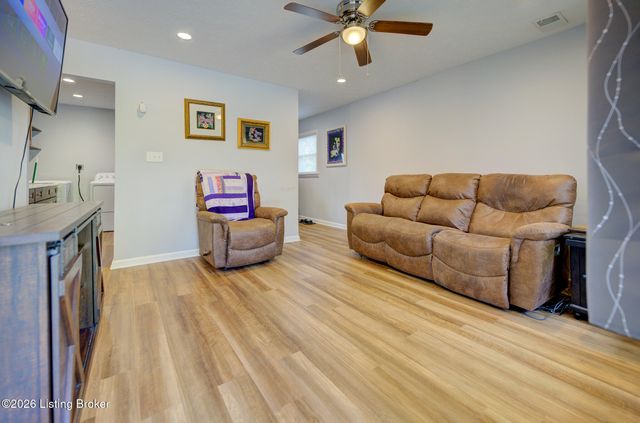 6114 Cooper Chapel Rd, Louisville, KY 40229