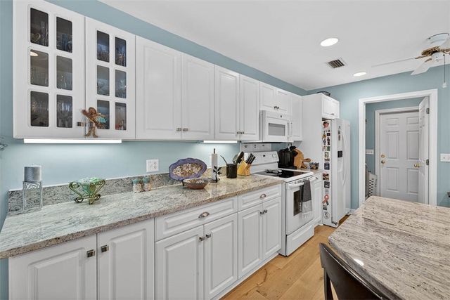 214 W Davis Cup Court, St Simons Island, GA 31522