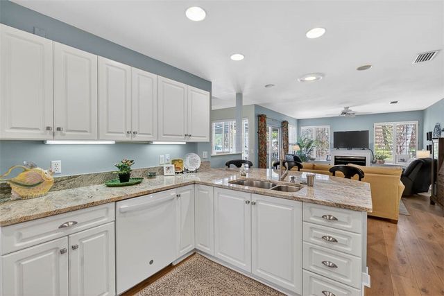 214 W Davis Cup Court, St Simons Island, GA 31522