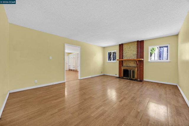 972 Tara Hills Dr, Pinole, CA 94564