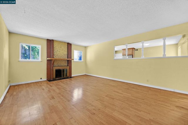 972 Tara Hills Dr, Pinole, CA 94564