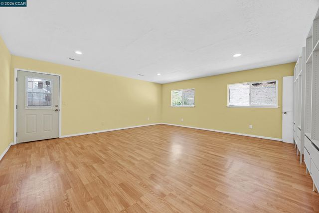 972 Tara Hills Dr, Pinole, CA 94564