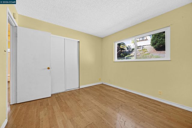 972 Tara Hills Dr, Pinole, CA 94564