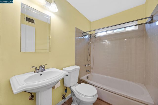 972 Tara Hills Dr, Pinole, CA 94564