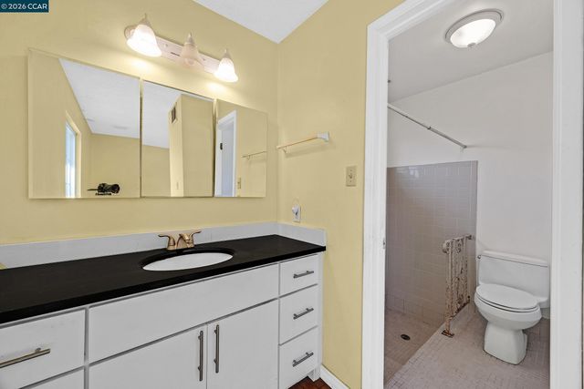 972 Tara Hills Dr, Pinole, CA 94564