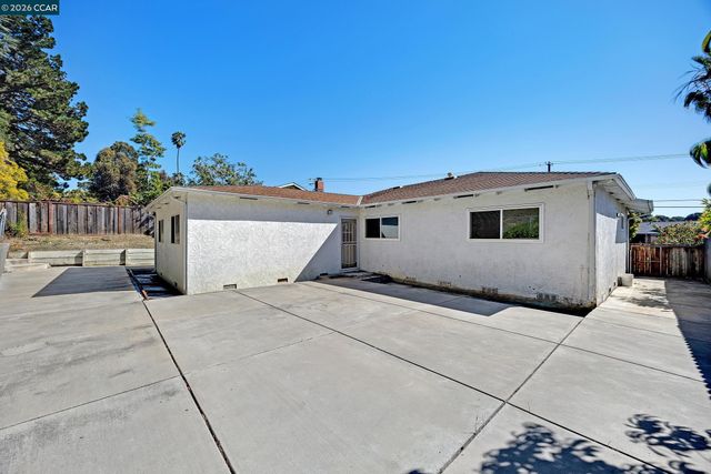 972 Tara Hills Dr, Pinole, CA 94564