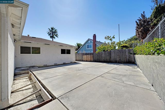 972 Tara Hills Dr, Pinole, CA 94564
