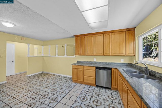 972 Tara Hills Dr, Pinole, CA 94564