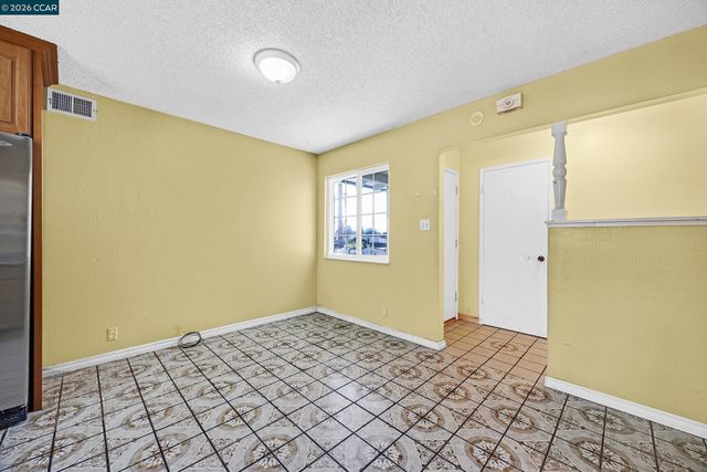 972 Tara Hills Dr, Pinole, CA 94564