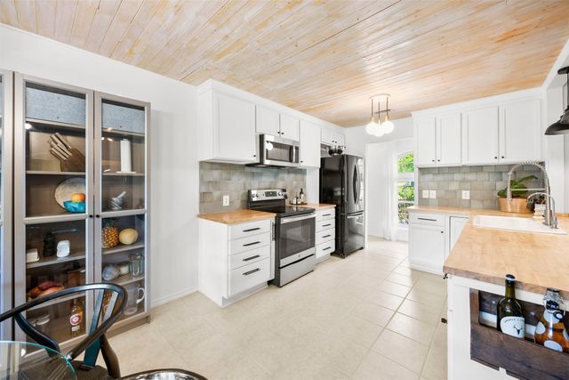 109 Hillside Drive W, Burleson, TX 76028