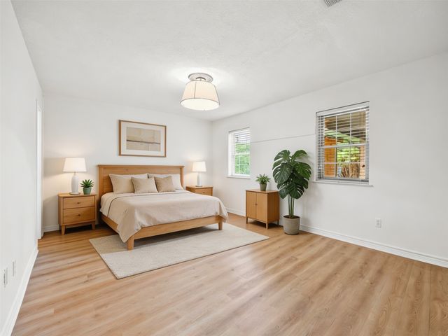 109 Hillside Drive W, Burleson, TX 76028