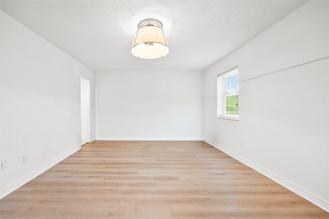 109 Hillside Drive W, Burleson, TX 76028