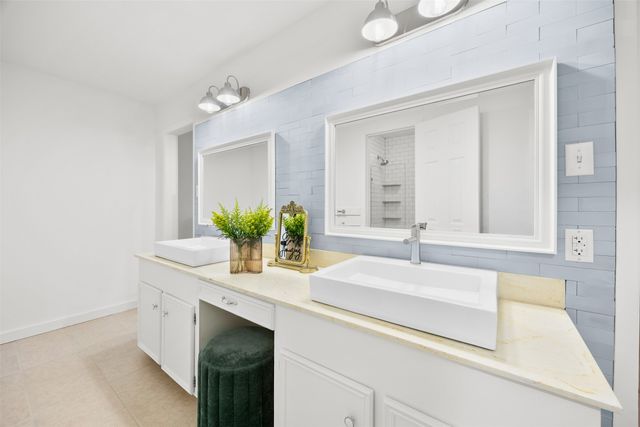 109 Hillside Drive W, Burleson, TX 76028