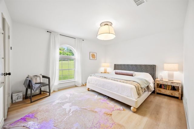 109 Hillside Drive W, Burleson, TX 76028