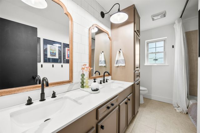 109 Hillside Drive W, Burleson, TX 76028