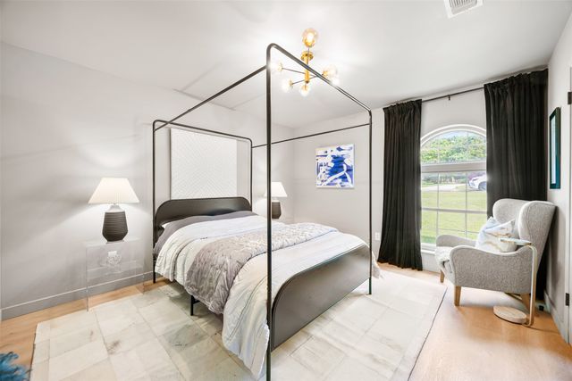 109 Hillside Drive W, Burleson, TX 76028