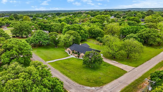 109 Hillside Drive W, Burleson, TX 76028