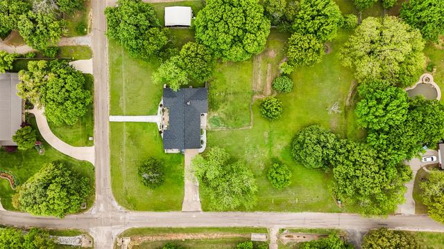 109 Hillside Drive W, Burleson, TX 76028