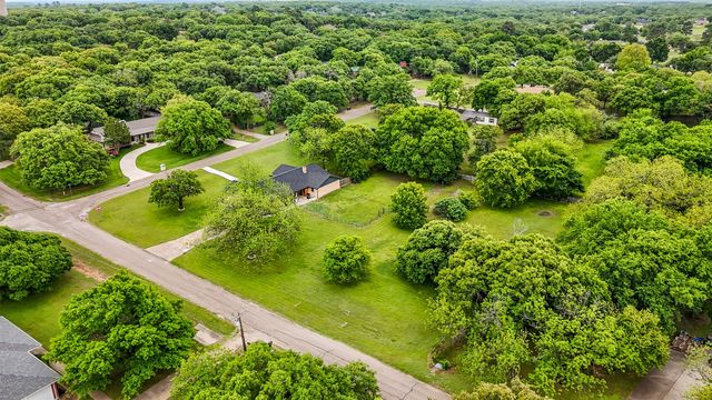 109 Hillside Drive W, Burleson, TX 76028