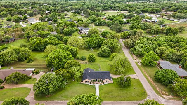 109 Hillside Drive W, Burleson, TX 76028