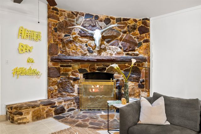 109 Hillside Drive W, Burleson, TX 76028