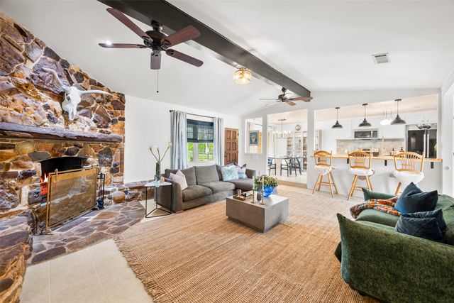 109 Hillside Drive W, Burleson, TX 76028