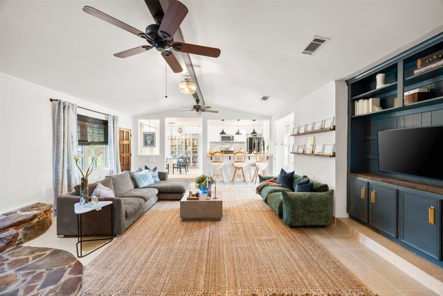 109 Hillside Drive W, Burleson, TX 76028