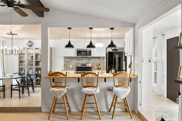 109 Hillside Drive W, Burleson, TX 76028