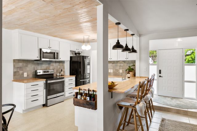 109 Hillside Drive W, Burleson, TX 76028