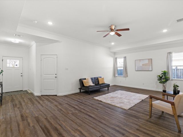 86 Tremont Street, Cleburne, TX 76031