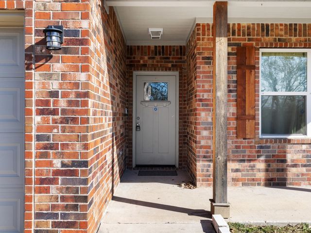 86 Tremont Street, Cleburne, TX 76031