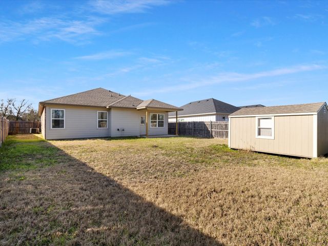 86 Tremont Street, Cleburne, TX 76031